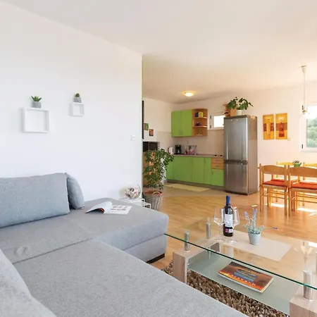 2 Bedroom Beautiful In Daire *