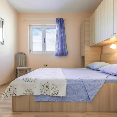 Apartamento 2 Bedroom Beautiful In *