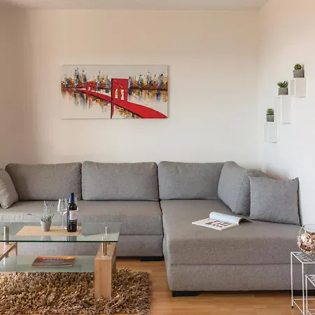 Apartamento 2 Bedroom Beautiful In
