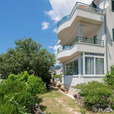 2 Bedroom Beautiful In Makarska