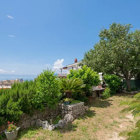 2 Bedroom Beautiful In Makarska