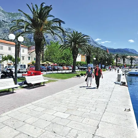 2 Bedroom Beautiful In Apartamento Makarska