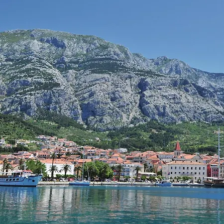 2 Bedroom Beautiful In Makarska