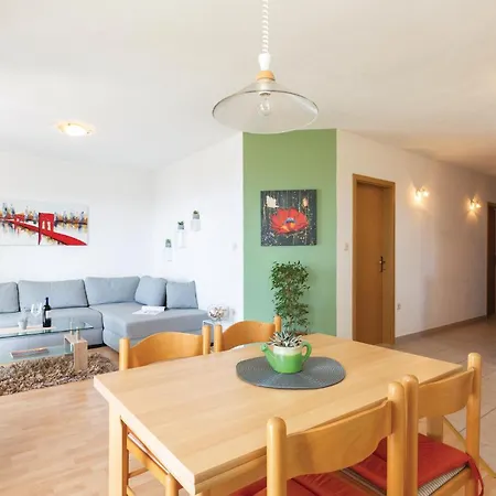 2 Bedroom Beautiful In Apartamento *